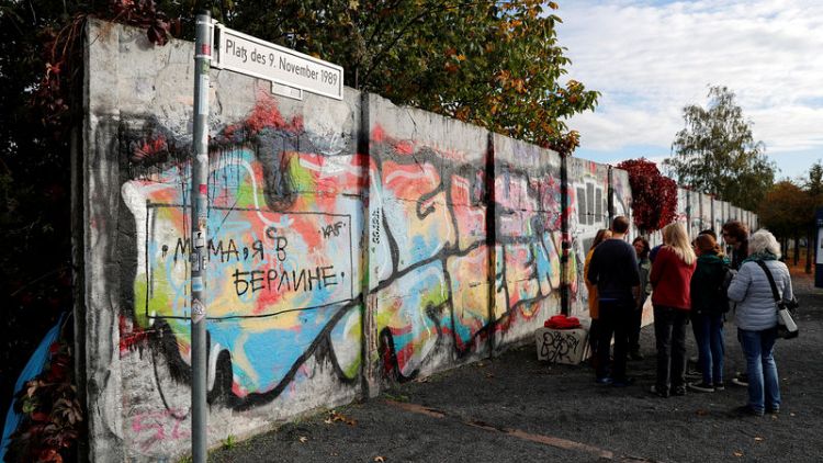 See the Berlin Wall and escape beneath it in new virtual reality show