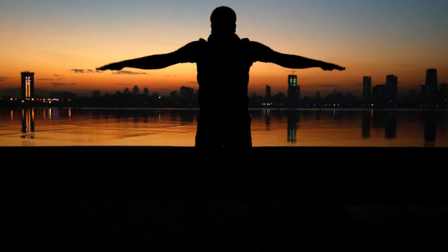An extra 15 minute daily walk could boost global economy - study