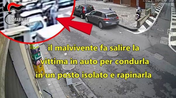 Sequestra anziana per rapinarla, fermato Sequestra anziana per rapinarla, fermato