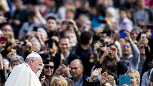 Papa: costruiamo ponti con chi non crede Papa: costruiamo ponti con chi non crede