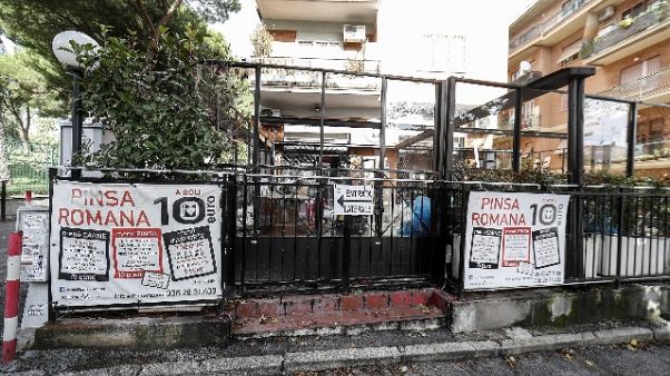 Rogo libreria,segni liquido infiammabile Rogo libreria,segni liquido infiammabile