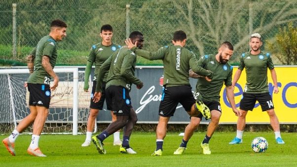 Napoli, ritiro sospeso Napoli, ritiro sospeso