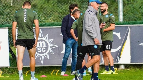 Napoli: squadra lascia Castel Volturno Napoli: squadra lascia Castel Volturno