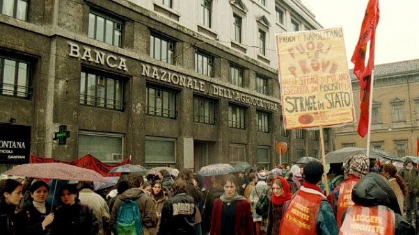 P.zza Fontana: per 50 anni catena umana P.zza Fontana: per 50 anni catena umana