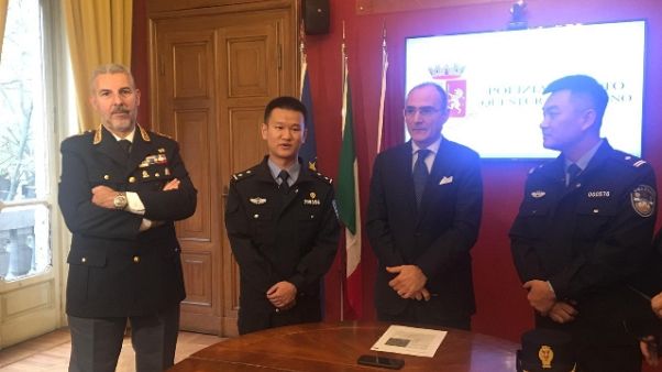 Torino, pattuglie con poliziotti cinesi Torino, pattuglie con poliziotti cinesi