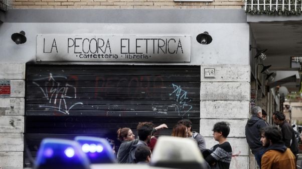 Rogo libreria: Raggi, più luce in strade Rogo libreria: Raggi, più luce in strade