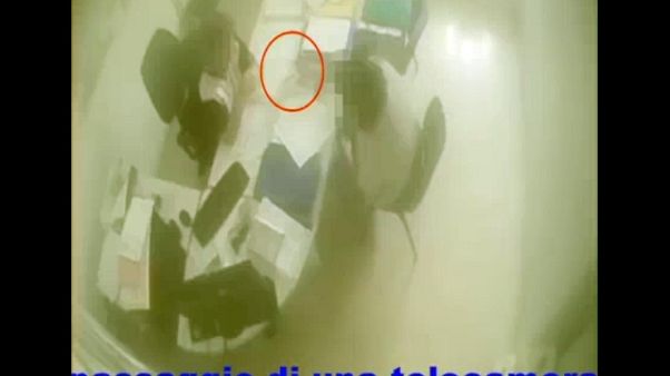 Arresti Ancona, 'lo sistemo dammi caffè' Arresti Ancona, 'lo sistemo dammi caffè'