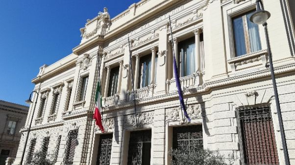 Reggio C.,bandiere mezz'asta per Candido Reggio C.,bandiere mezz'asta per Candido