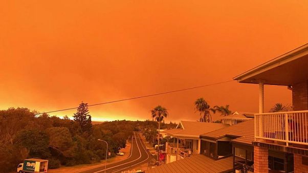 Australian bushfires intensify, residents told to leave Australian bushfires intensify, residents told to leave