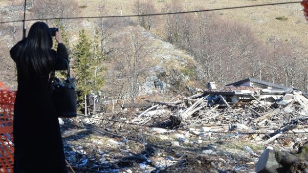 Rigopiano: asta vini, famiglie sconvolte Rigopiano: asta vini, famiglie sconvolte