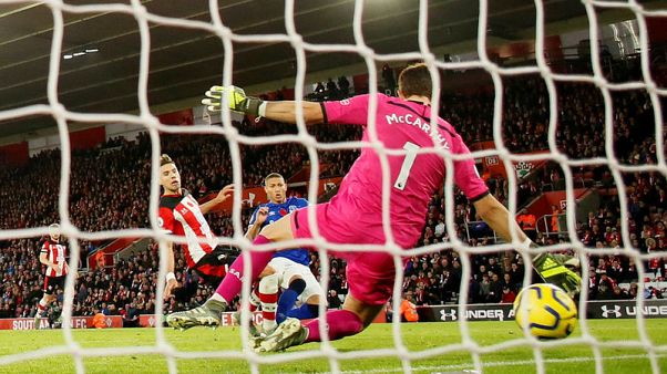 Everton beat Southampton 2-1 for first away win of the season Everton beat Southampton 2-1 for first away win of the season