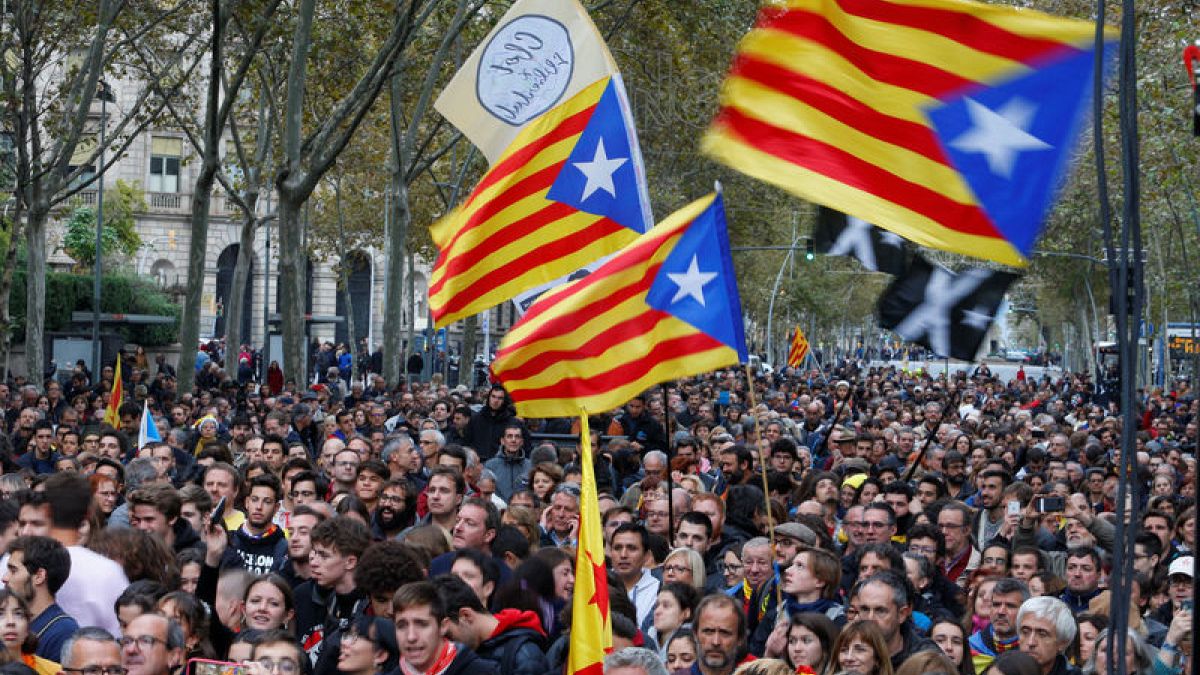 'Freedom for political prisoners,' Catalan separatists chant on election eve