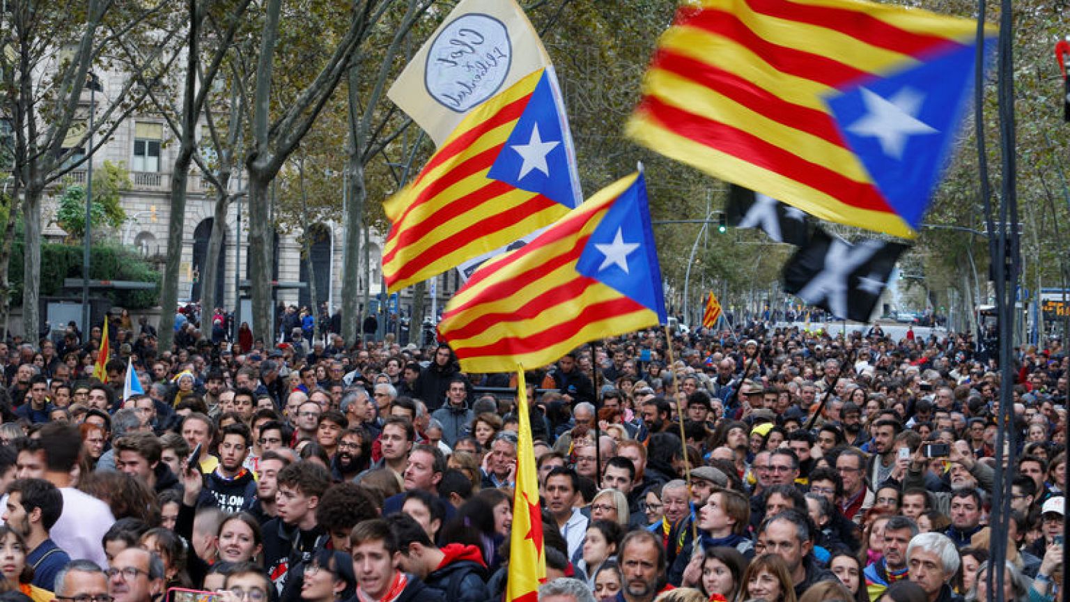 'Freedom for political prisoners,' Catalan separatists chant on election eve
