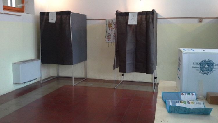 Calabria,seggi aperti in 7 Comuni a voto