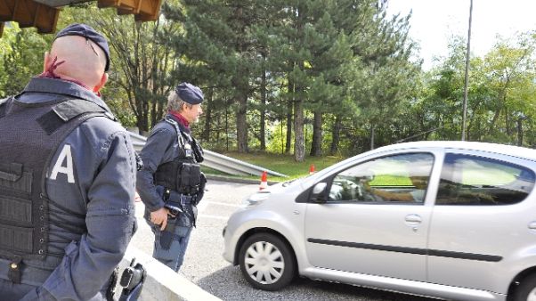 Sgominata banda passeur, sei arresti Sgominata banda passeur, sei arresti