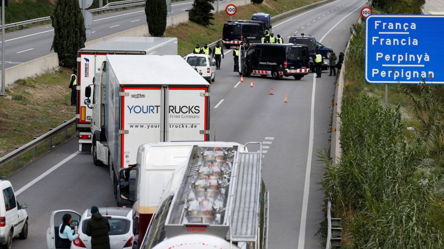 Catalan independence protesters block major Spain-France road link