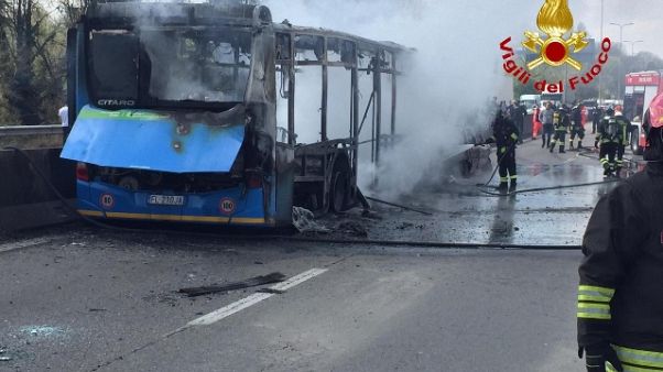 Carabiniere, quando Sy diede fuoco a bus Carabiniere, quando Sy diede fuoco a bus