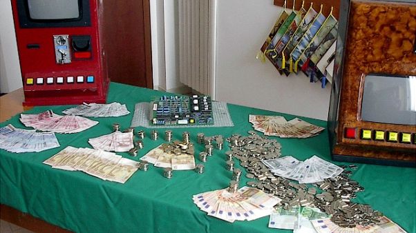 Truffa a poker con marchingegno, arresti Truffa a poker con marchingegno, arresti