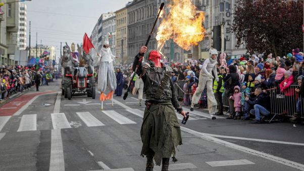 Polish far-right groups march on independence anniversary Polish far-right groups march on independence anniversary