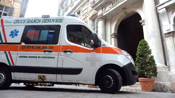 Bimbo si sente male in strada e muore Bimbo si sente male in strada e muore