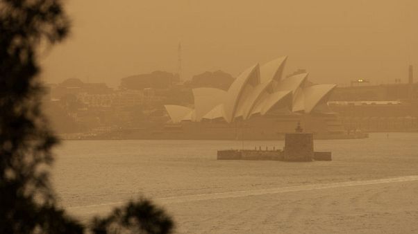 Aircraft combats Sydney blaze as Australians reel from bushfires Aircraft combats Sydney blaze as Australians reel from bushfires