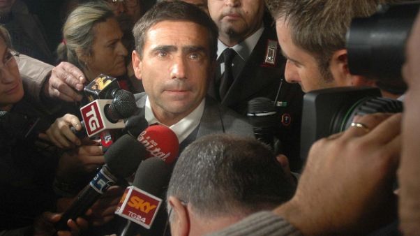 Desirée: cartelli con insulti al padre Desirée: cartelli con insulti al padre