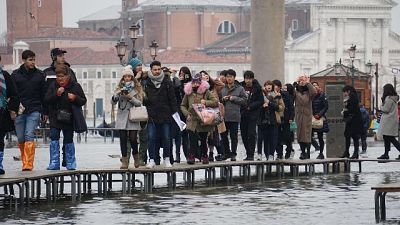 Venezia, l'alta marea si ferma a 127 cm
