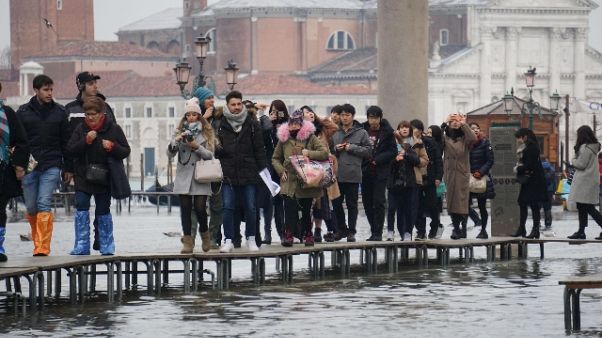 Venezia, l'alta marea si ferma a 127 cm Venezia, l'alta marea si ferma a 127 cm