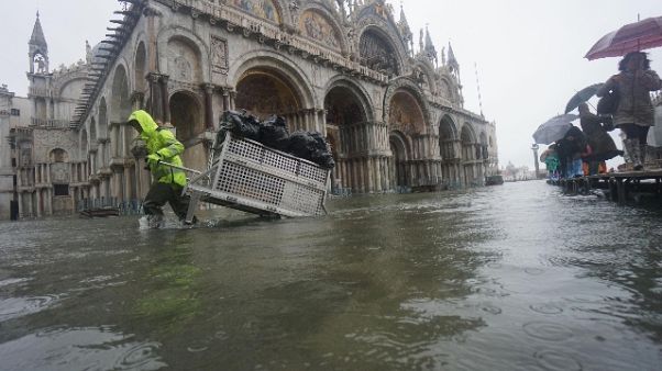 A San Marco 70 cm d'acqua nel nartece A San Marco 70 cm d'acqua nel nartece