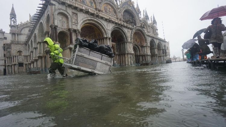 A San Marco 70 cm d'acqua nel nartece