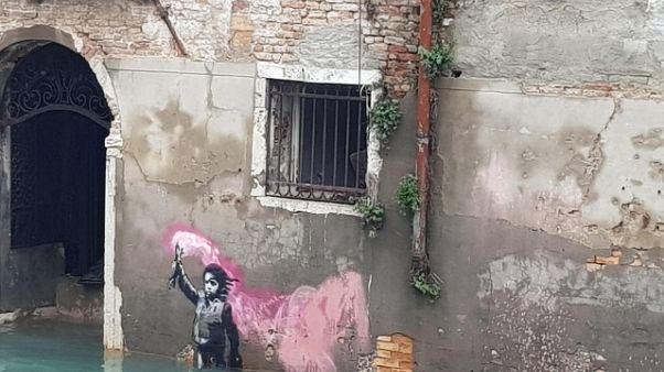 Venezia: sott'acqua anche opera Banksy Venezia: sott'acqua anche opera Banksy