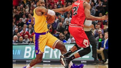 Nba: Lakers dominano con Golden State Nba: Lakers dominano con Golden State