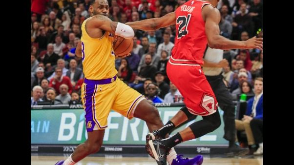 Nba: Lakers dominano con Golden State Nba: Lakers dominano con Golden State