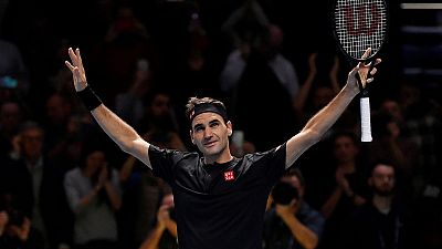 Federer outclasses Djokovic to reach semi-finals