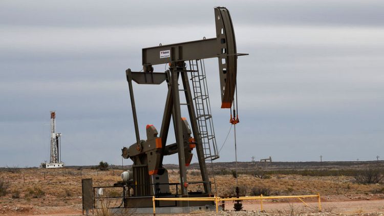 U.S. oil and gas producers to slash spending for second straight year in 2020