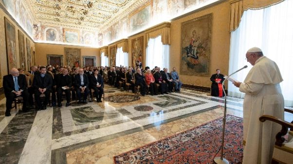 Papa: legittima difesa non aumenti reati Papa: legittima difesa non aumenti reati
