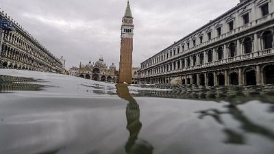 Venezia, marea si ferma a quota 115