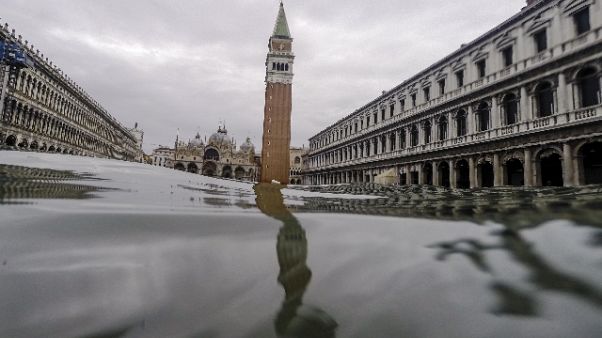 Venezia, marea si ferma a quota 115 Venezia, marea si ferma a quota 115