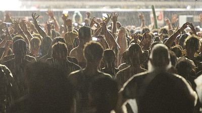 Cade in discoteca, grave 23enne
