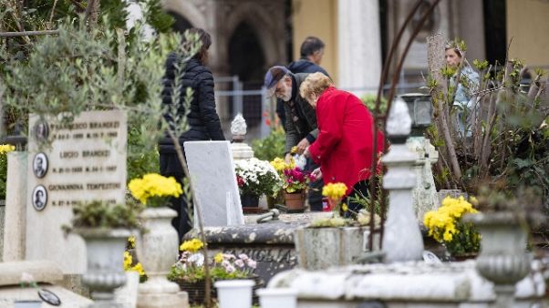 Maltempo: chiuso il cimitero del Verano Maltempo: chiuso il cimitero del Verano