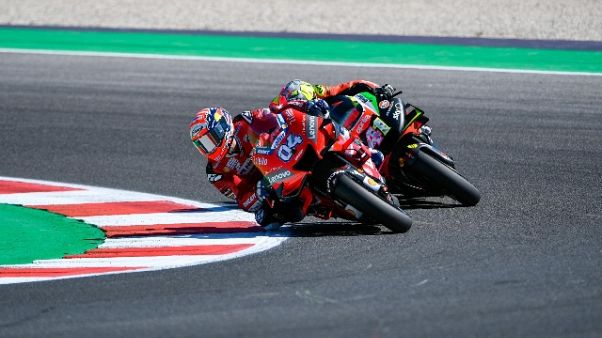 Valencia: Aprilia, Top 10 con Espargarò Valencia: Aprilia, Top 10 con Espargarò
