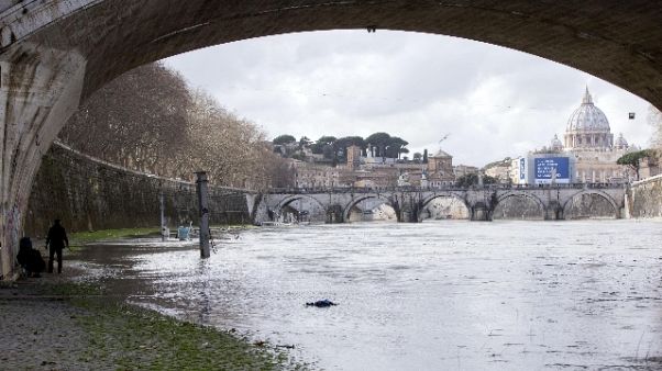 Tevere sorvegliato, banchine chiuse Tevere sorvegliato, banchine chiuse