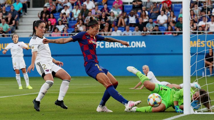 Spanish women's soccer players agree to suspend strike
