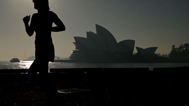 Sydneysiders urged to stay indoors as Australian bushfire smoke blankets city Sydneysiders urged to stay indoors as Australian bushfire smoke blankets city