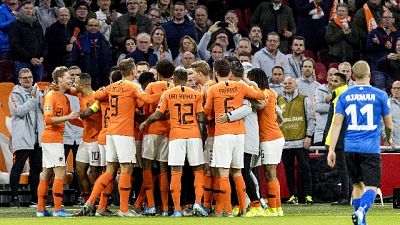 Wijnaldum e De Jong, gol contro razzismo Wijnaldum e De Jong, gol contro razzismo