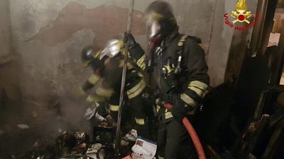 Esplode negozio, 4 Vvf e 4 Ps feriti Esplode negozio, 4 Vvf e 4 Ps feriti