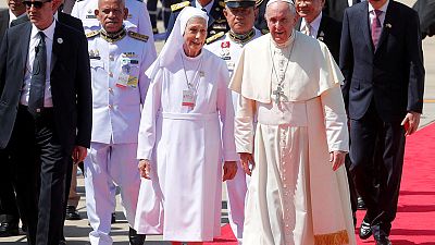 Pope Francis begins visit to Thailand as faithful jostle for selfies Pope Francis begins visit to Thailand as faithful jostle for selfies