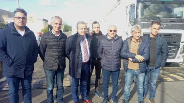 Sindaci bloccano impianto Gioia Tauro Sindaci bloccano impianto Gioia Tauro