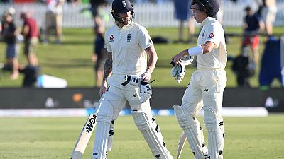 New Zealand rue missed chances as England battle through first day New Zealand rue missed chances as England battle through first day