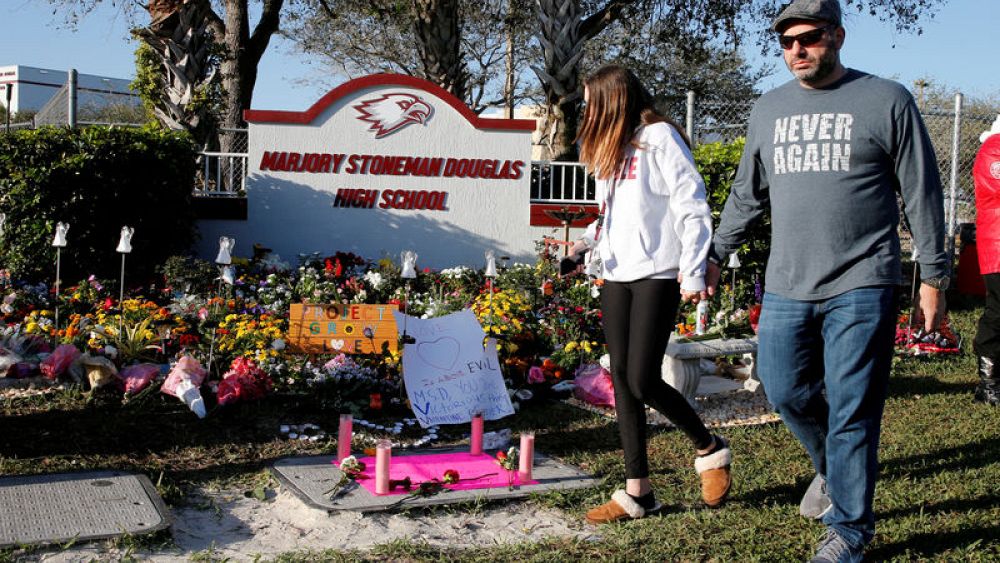 Картинки по запросу More U.S. children die in mass shootings at home than at school: study